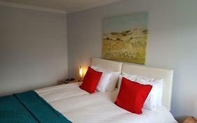 Penllech House - Huku Kwetu Notts - 3 Bedroom Spacious Lovely And Cosy With A Free Parking- Affordable And Suitable To Group Business Travellers