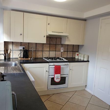 Penllech House: Spacious 3-Bedroom with Free Parking Nottingham Exterior photo
