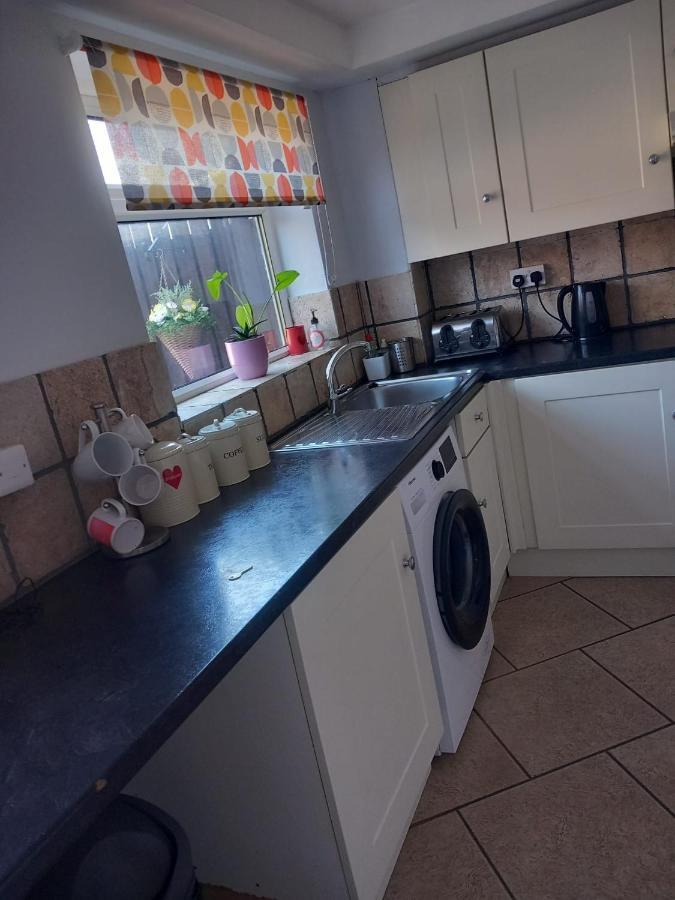 Penllech House: Spacious 3-Bedroom with Free Parking Nottingham Exterior photo