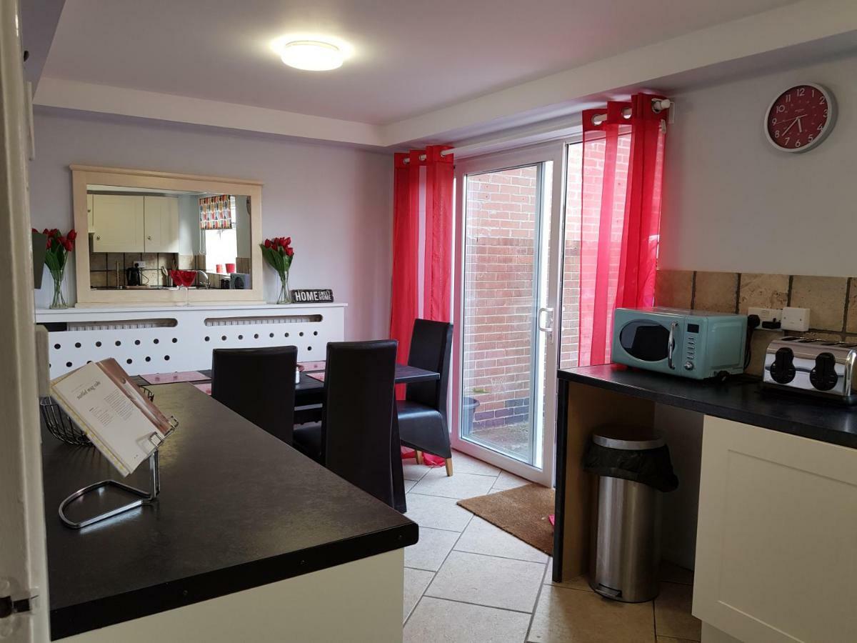 Penllech House: Spacious 3-Bedroom with Free Parking Nottingham Exterior photo