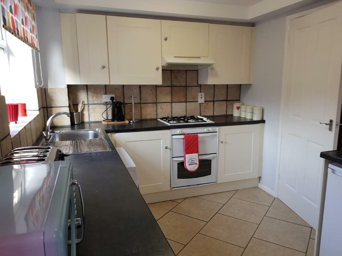 Penllech House: Spacious 3-Bedroom with Free Parking Nottingham Exterior photo