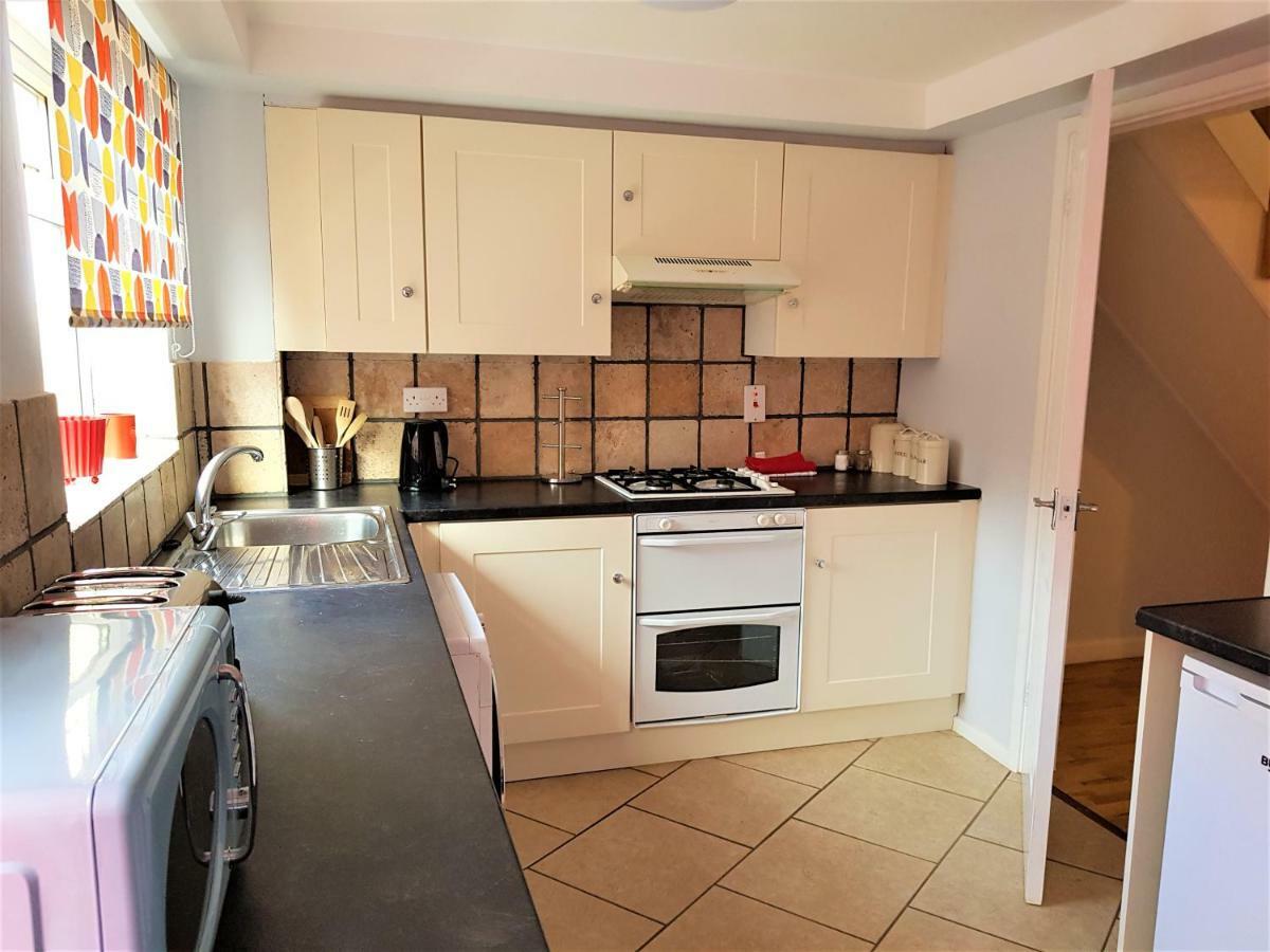 Penllech House: Spacious 3-Bedroom with Free Parking Nottingham Exterior photo